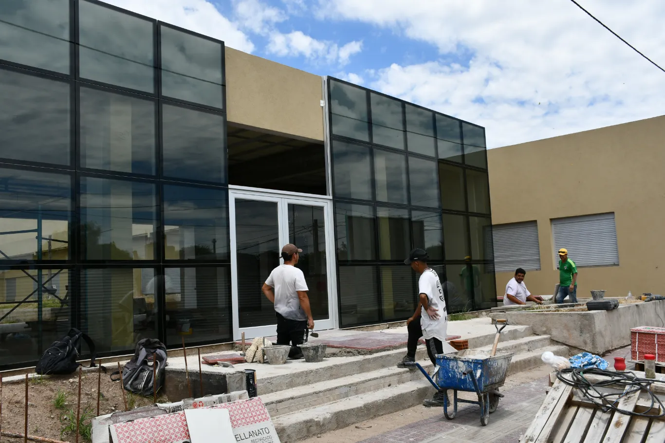 Trabajan en el cerramiento de la Residencia