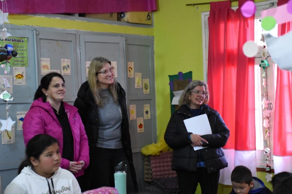 La Coope Radio, Multimedios y el Consejo de Administración compartieron un taller educativo en la Escuela Rural 20 de Junio