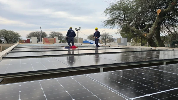 Paneles fotovoltaicos en el Parque de los Deportes